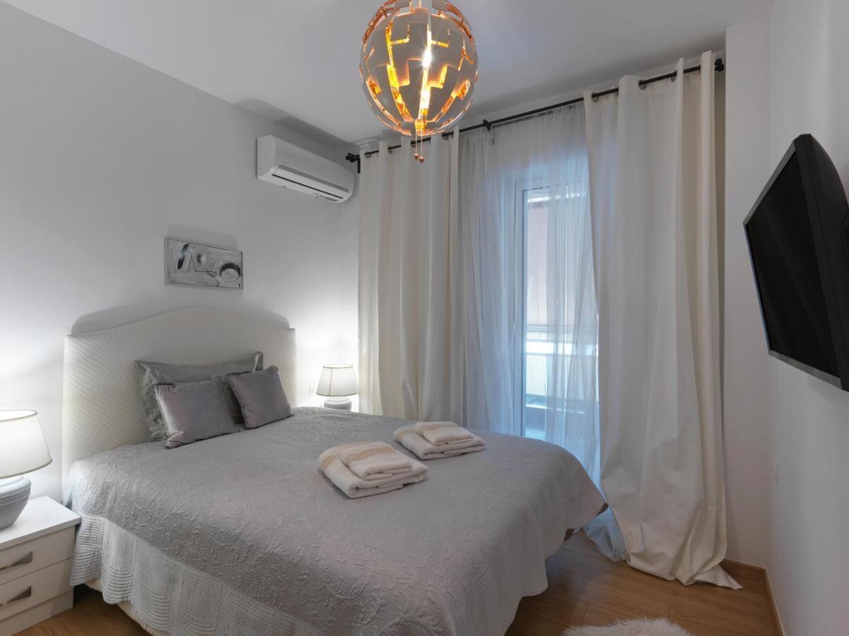 Elegant Apartment In Glyfada Athens Exterior photo